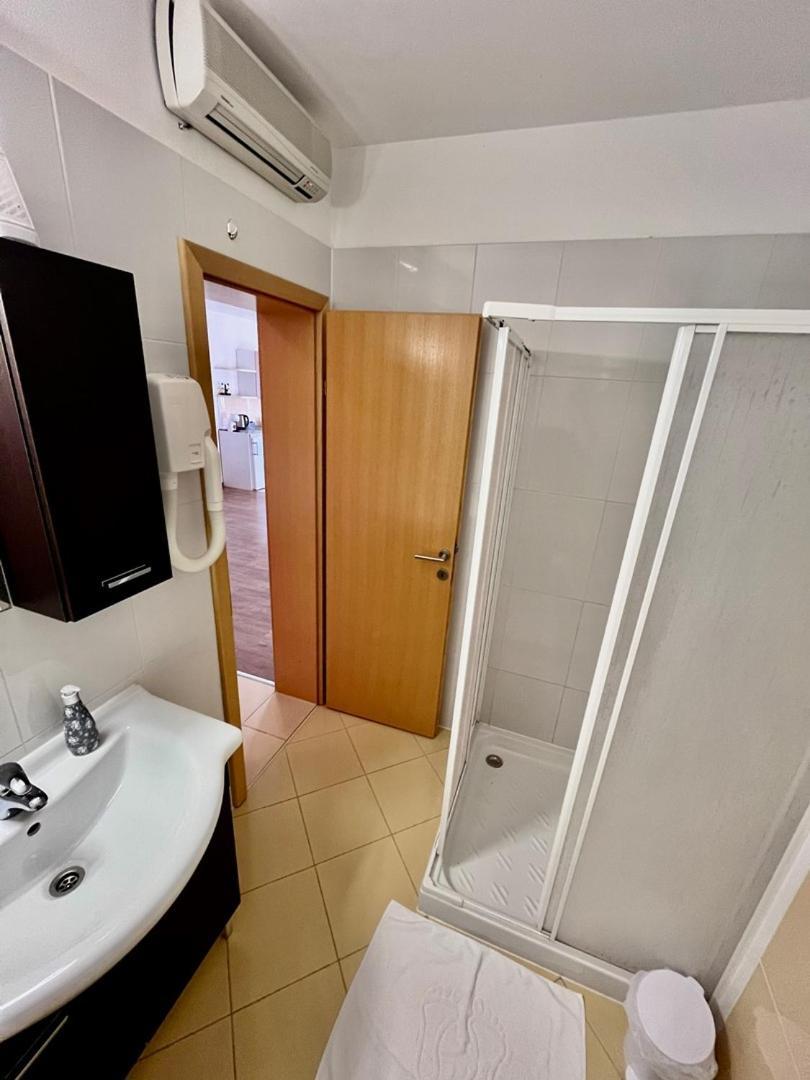 Fineda Grande Apartments Porec Luaran gambar